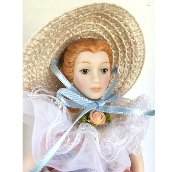 NOS Vintage Southern Belle Doll Avon Collectibles American Women 1988 with Stand - Picture 1 of 12